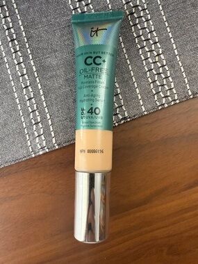it cosmetics CC+ Oil-Free Matte Cream Foundation - Beige